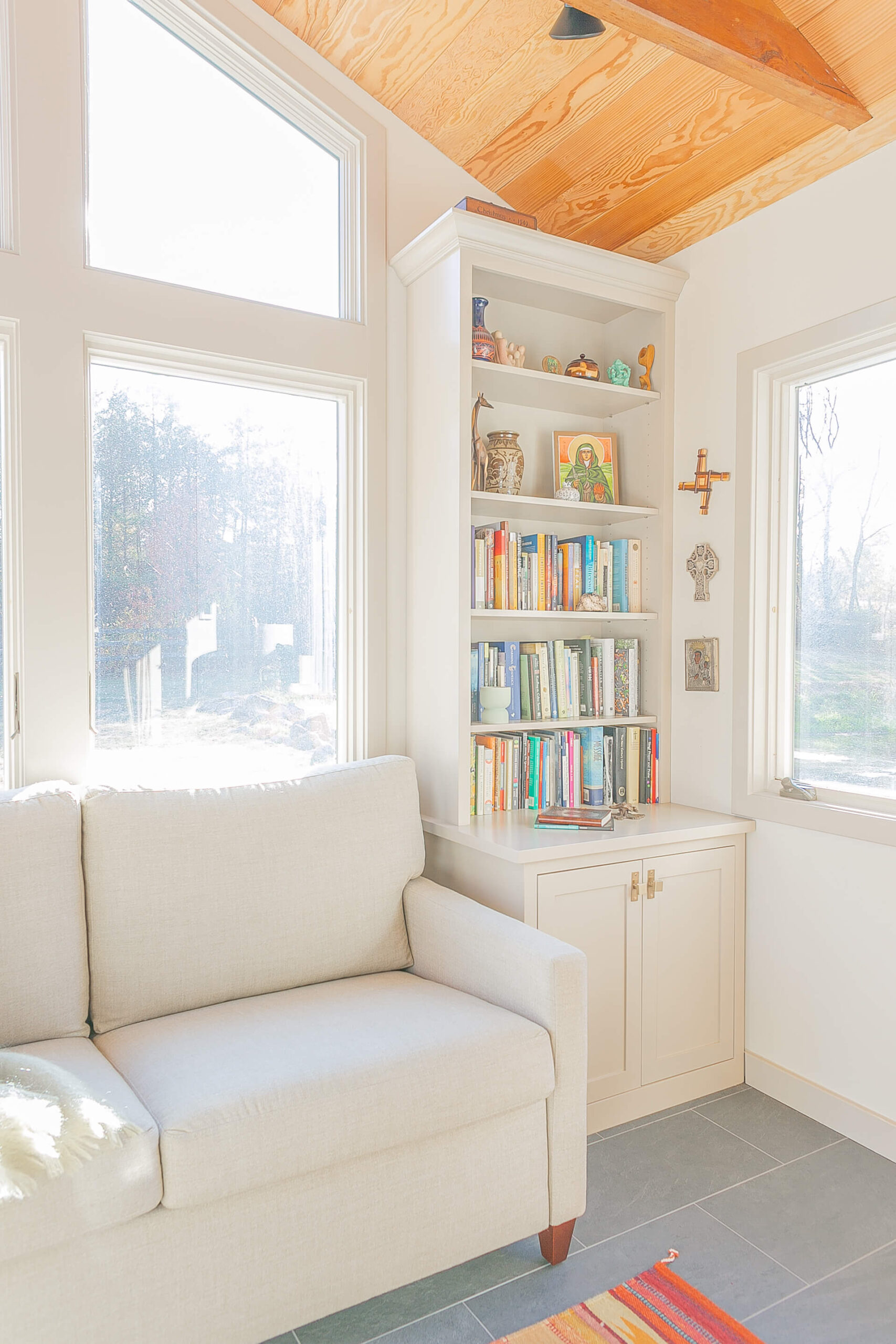 Enjoy your books in this sunroom